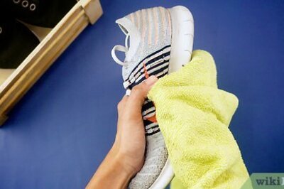 How to Clean Shoes with a Toothbrush