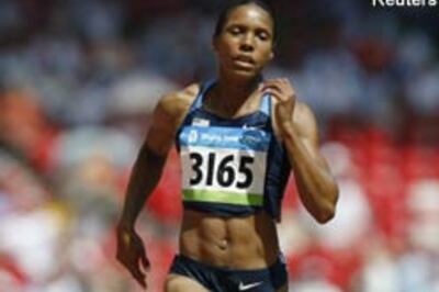 Favourites advance with ease in women's 100m