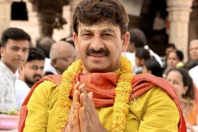 BJP’s Manoj Tiwari Had Tea At A Muslim Vendor’s Shop on Kanwar Yatra Route. Here’s Why | Exclusive
