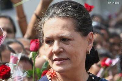 Sonia slams UP govt, Mayawati hits back