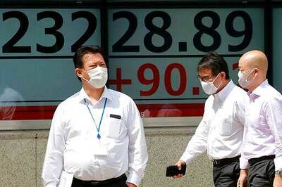 Global Shares Mostly Higher, Cheered By US Economic Data