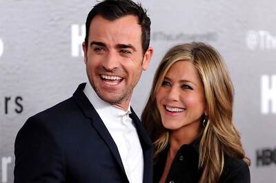 Did Jennifer Aniston wear a cream outfit on wedding?