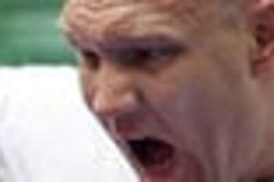 Boxing ex-lovers: Gym trains men out of depression