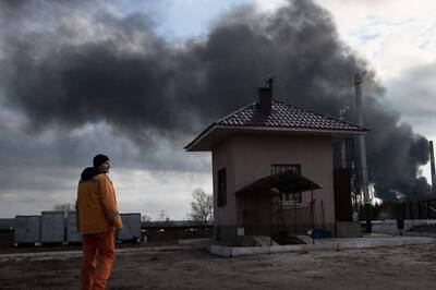 Tense Calm Prevails in Kyiv as Ukraine, Russia Envoys Talk Under Shadow of Nuclear Threat