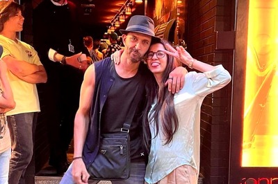 Hrithik Roshan Doubles Up As Girfriend Saba Azad's Biggest Cheerleader And We Love It