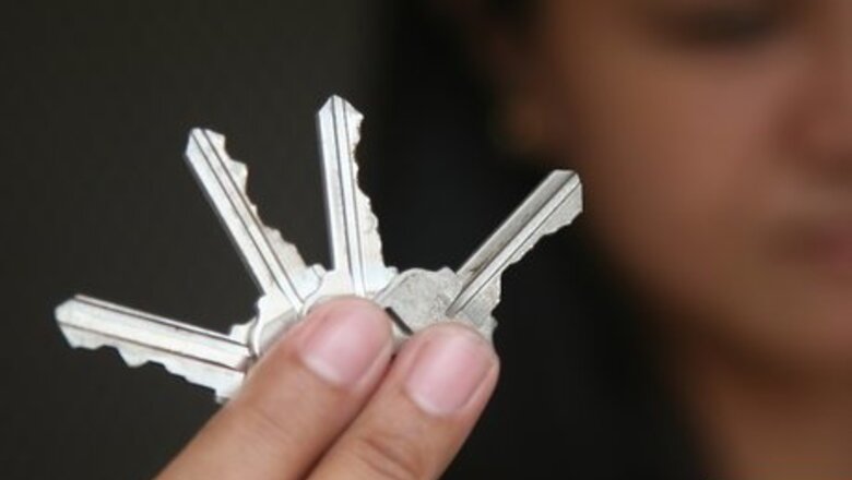 How to Frame Old Keys to Use As Artwork