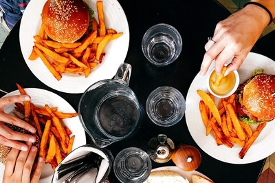 Top restaurant body, ONDC in talks to end 'monopolisation' by Zomato, Swiggy