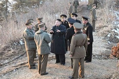 North Korea warns foreigners to leave South Korea