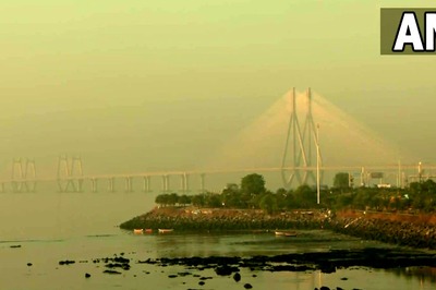 Mumbai to Breathe More Polluted Air, Warns Study as Locals Wake Up to Haze, Worse AQI Than Delhi Again