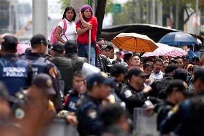 Mexico: Teachers protesting over education reform block way airport for hours