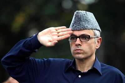 Omar Hits Out at Mehbooba, Asks Modi to Fly Down Eye Doctors to J&K