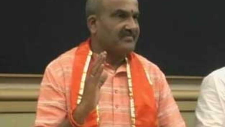 Pragya a revolutionary not terrorist: Muthalik