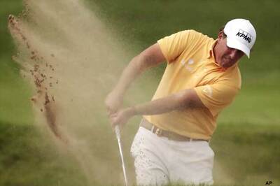 Sizzling Mickelson stays four ahead in Phoenix