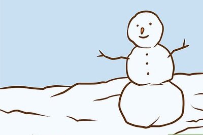 How to Create a Wintery and Snowy Christmas Tree Without Flocking It