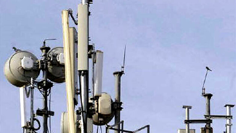 CM directs officials to strengthen mobile connectivity in state