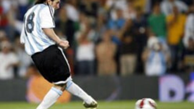 Messi-inspired Argentina down Algeria