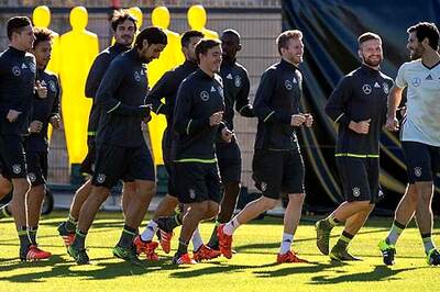 Germany's football team hotel in Paris evacuated for bomb threat