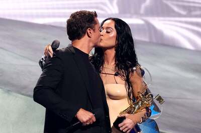Katy Perry and Fiance Orlando Bloom Lock Lips at MTV Video Music Awards; Photo Goes Viral