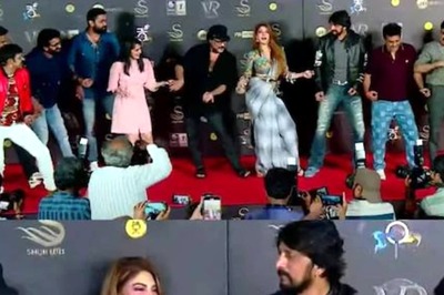 Watch: Jacqueline Fernandez Shakes a Leg At Pre-Trailer Launch of Sudeep's Vikrant Rona