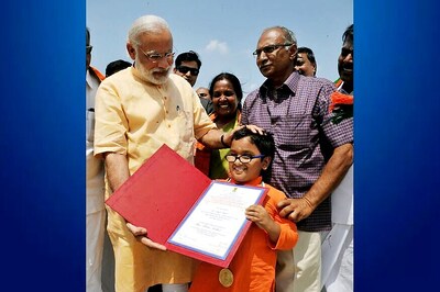 PM Modi Meets Child Prodigy at Airport, Tweets Pic With Him