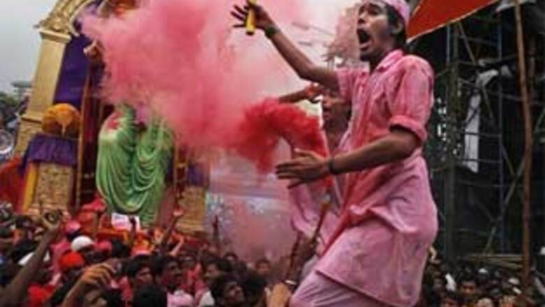 Mumbaikars bid colourful adieu to Lord Ganesha