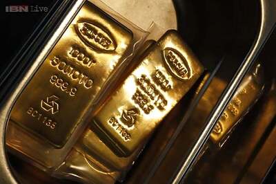 Gold inches up on jewellers buying, Global cues