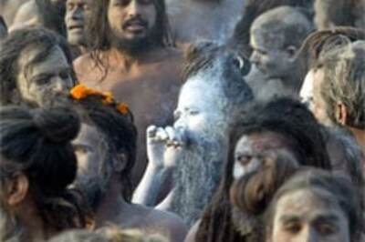 Naga sadhus rough up foreign journos