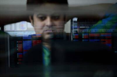 Sensex Losses Widen on Weak Global Cues, Down 112 Points