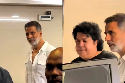 Akshay Kumar Hugs Sajid As He Arrives at Farah Khan's House Days After Their Mother's Death | Watch