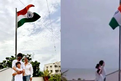 Independence Day: Shah Rukh Khan, Gauri Khan And AbRam Hoist Flag At Mannat; Watch