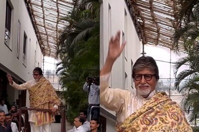 Amitabh Bachchan Greets Fans Outside His House Jalsa On Birthday, Video Goes Viral; Watch