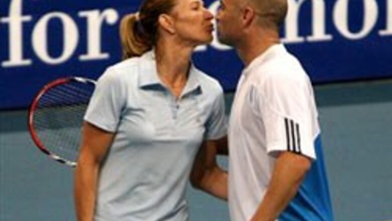 Graff, Agassi take to the court for fund raiser