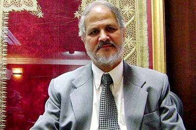 Delhi L-G meets Rajnath Singh, discusses political situation in capital