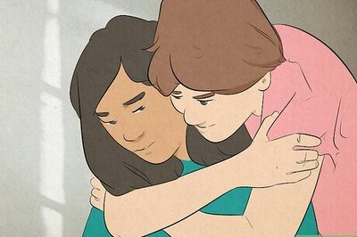 What Does Clingy Mean in a Relationship? Plus, Signs & Causes