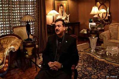 Gilani vows to go till the last limit in face-off with SC