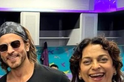 Juhi Chawla Recalls How Shah Rukh Khan Comforted Her After Mother's Death in Prague: 'He Was With Me...'