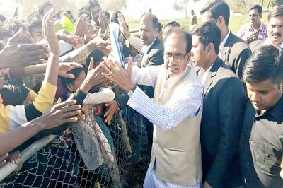 MP CM Chouhan Flies Home From Gujarat Without Attending Vijay Rupani’s Swearing-in Ceremony