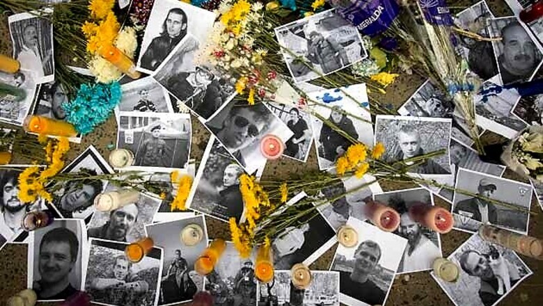 Ukrainians turn Kiev street into shrine to their dead