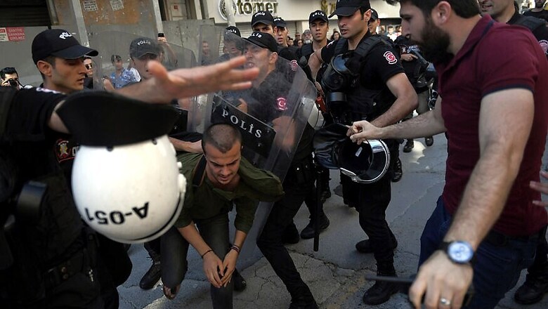 Activists Kept From Gathering en Masse for Istanbul Pride