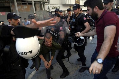 Activists Kept From Gathering en Masse for Istanbul Pride