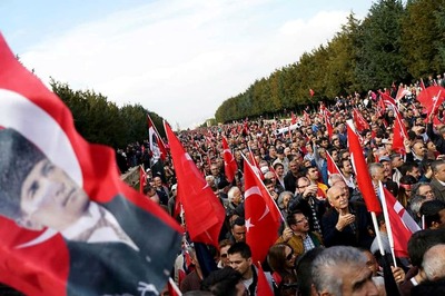 Turkey Intensifies Crackdown on Media, Detains Head of Opposition Newspaper