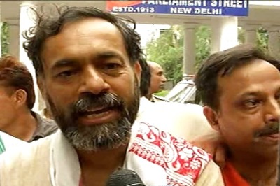 Delhi Police arrests Yogendra Yadav for protesting without permission, Arvind Kejriwal backs former aide