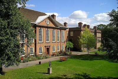 Oxford College Sees 'Dirty Protest' Over Unisex Toilets as Men Want Their Urinals Back