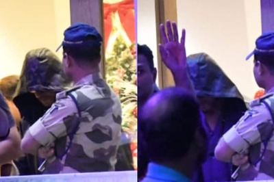 Shah Rukh Khan Hides Face With Hoodie As He Returns From New Year Vacay With Family | Video