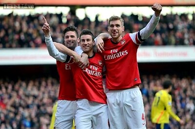 Arsenal cruise past Sunderland with 4-1 win; West Ham beat Southampton 3-1