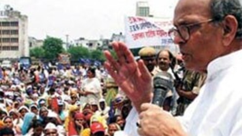 V P Singh flays Indo-US nuke deal