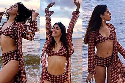 Alaya F Strikes a Sultry Pose in a Lovely Maroon Bikini From Her Most Recent Beach Vacay; See Photos