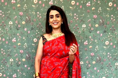 Sonali Kulkarni Looks Drop-Dead Gorgeous In Her Red Saree