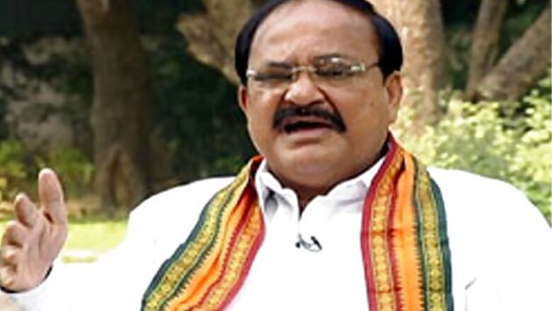 Venkaiah Naidu targets Congress over Rushdie