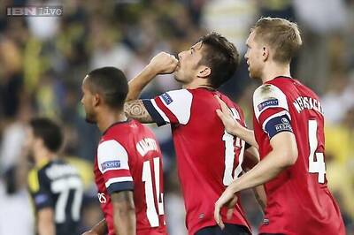 Arsenal outclass Fenerbahce 3-0 in Champions League playoff